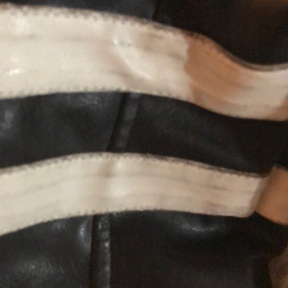 Leather jacket/cross on the back - Picture 2 of 8
